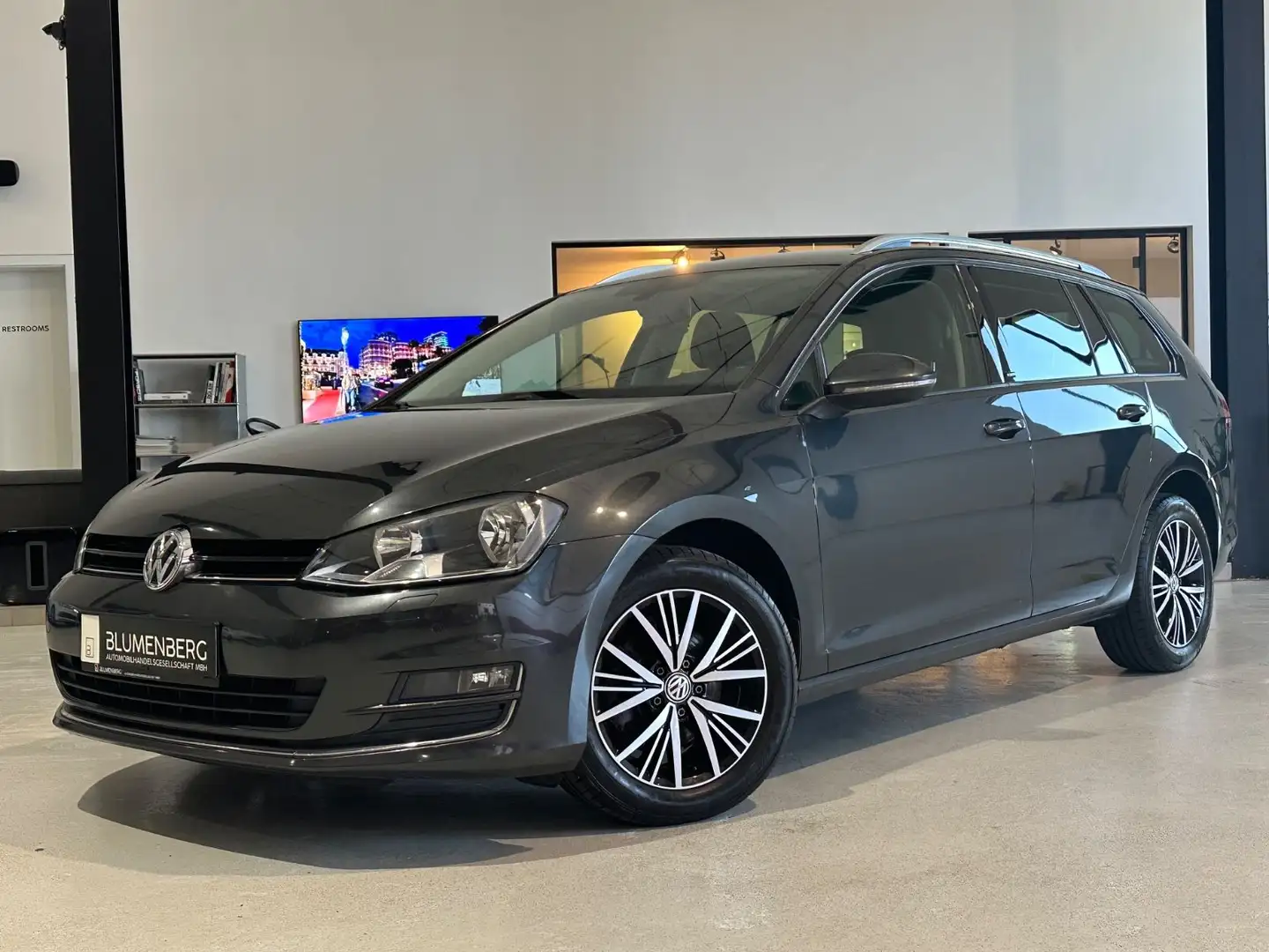 Volkswagen Golf VII 1.6 TDI Variant Allstar BMT *Navi,PDC* Grijs - 1
