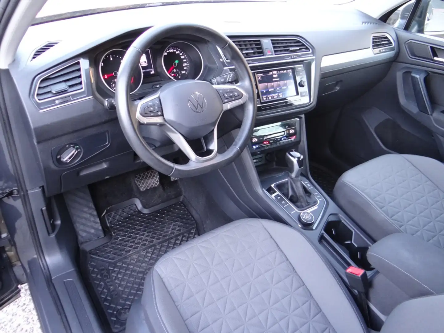 Volkswagen Tiguan Allspace 2.0TDI Life 4Motion DSG 110kW Grau - 2