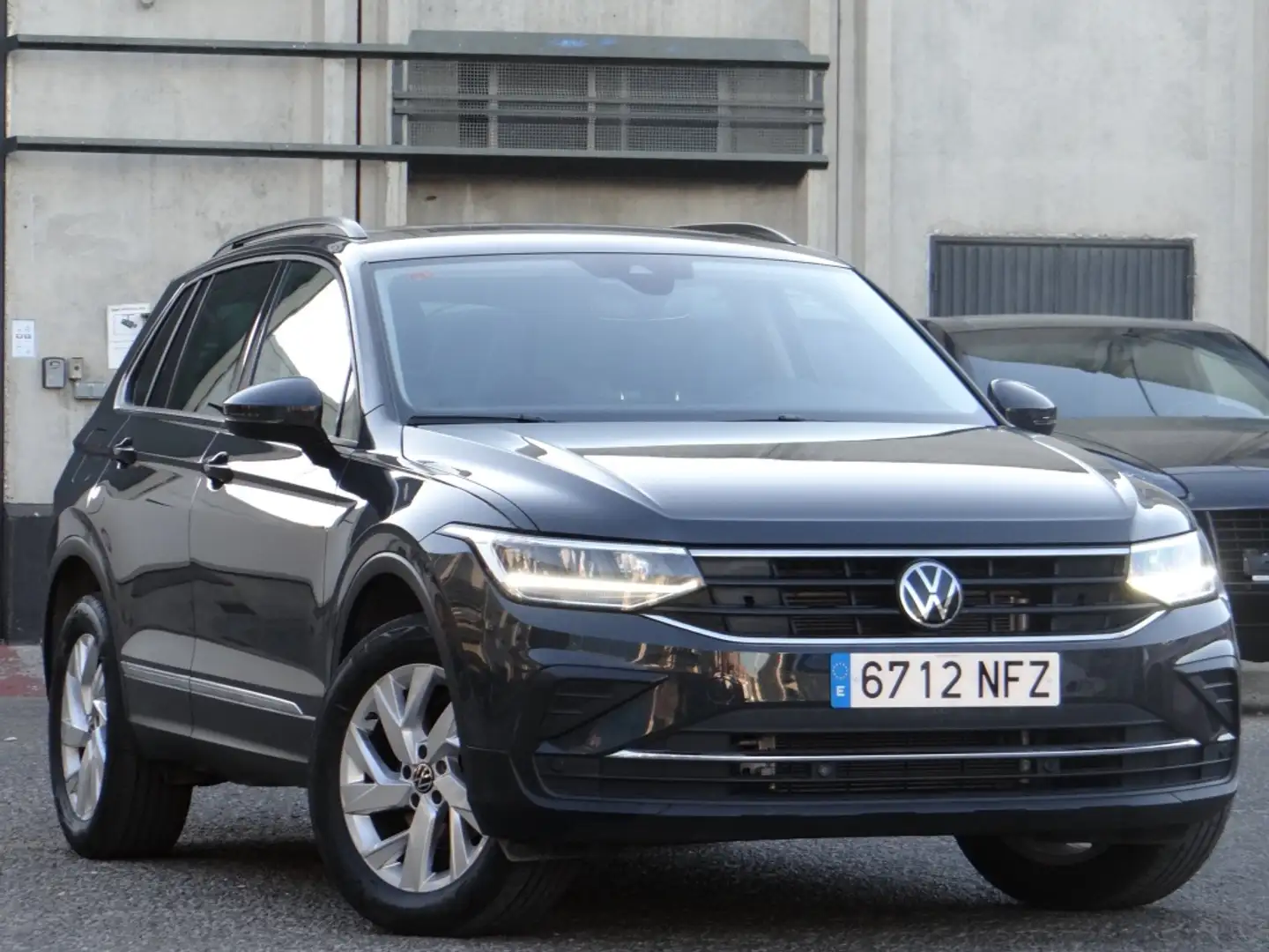 Volkswagen Tiguan Allspace 2.0TDI Life 4Motion DSG 110kW Grau - 1