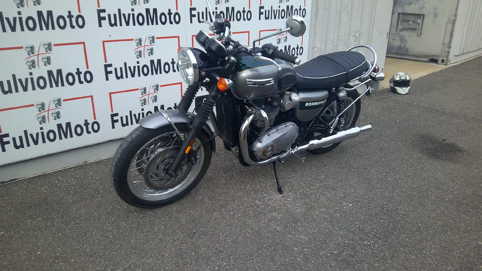 Triumph Bonneville T120 - 2