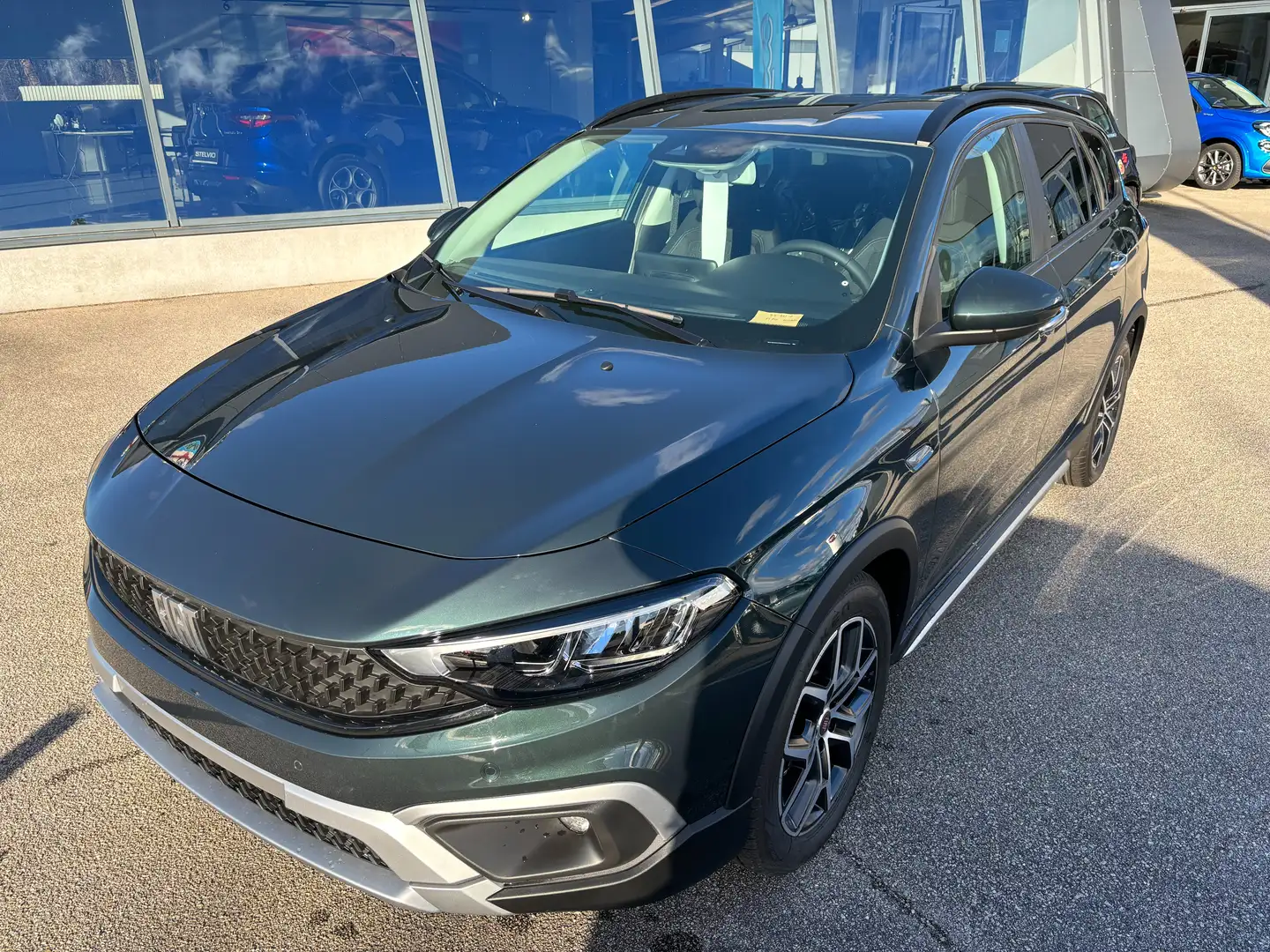 Fiat Tipo Kombi Cross Mild Hybrid Aut. Grün - 1