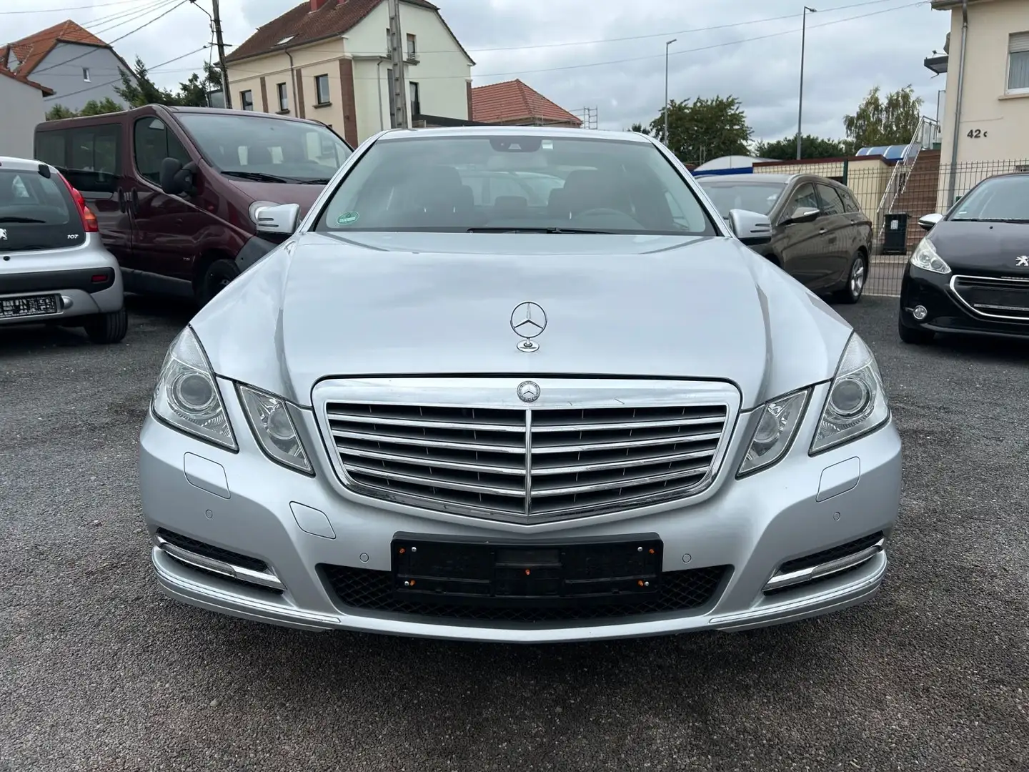 Mercedes-Benz E 250 BE AUT + SCHIEBE + SHZ + PDC Silber - 2