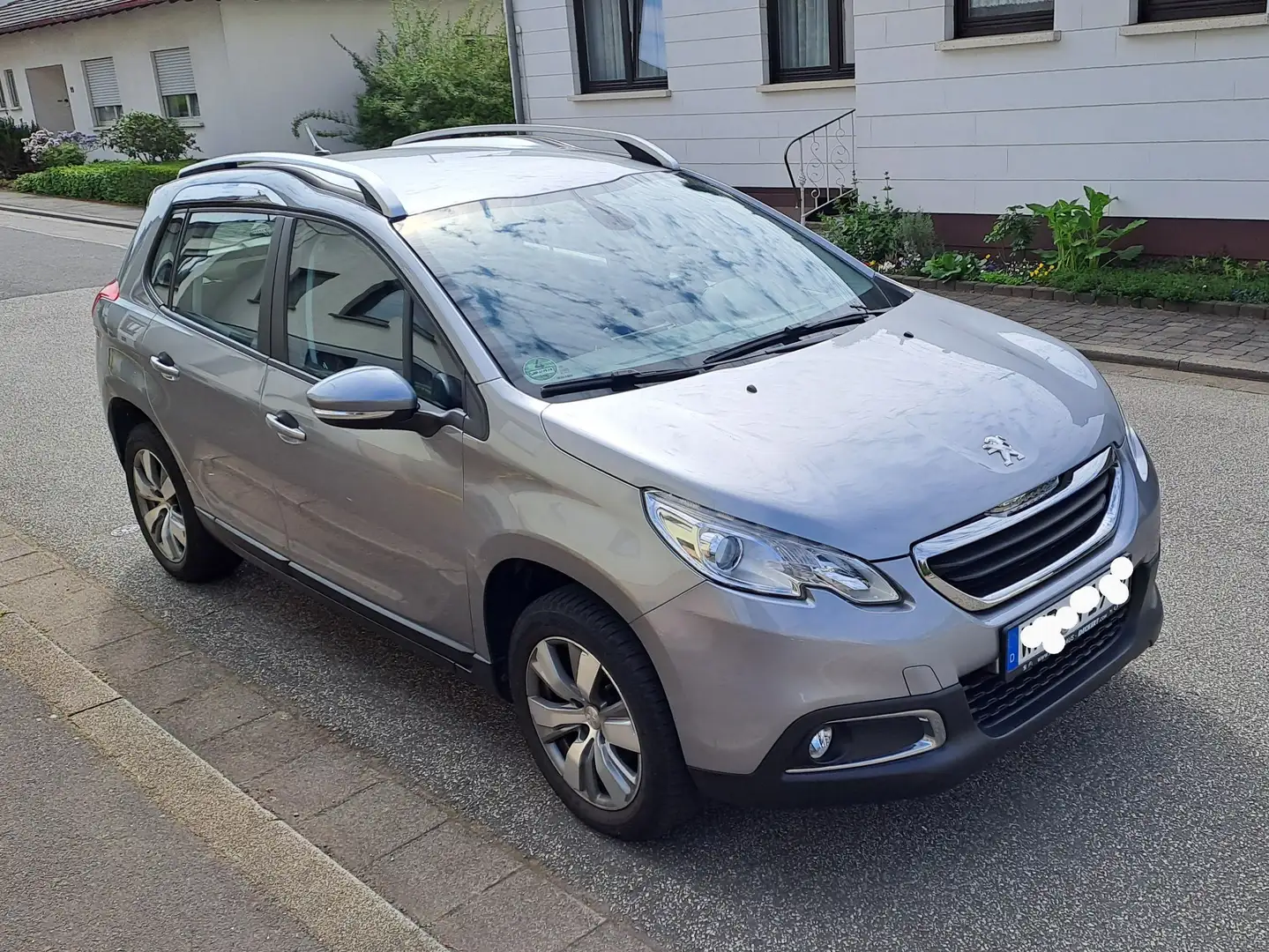 Peugeot 2008 2008 PureTech 82 Urban Move Grau - 1