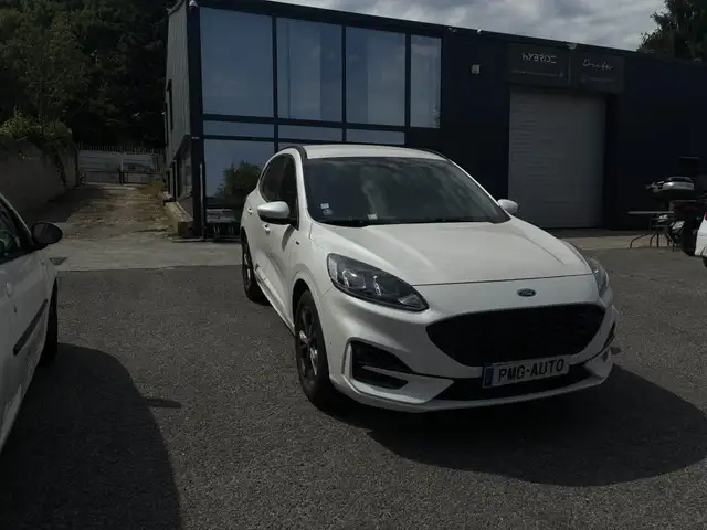 Ford Kuga view 3