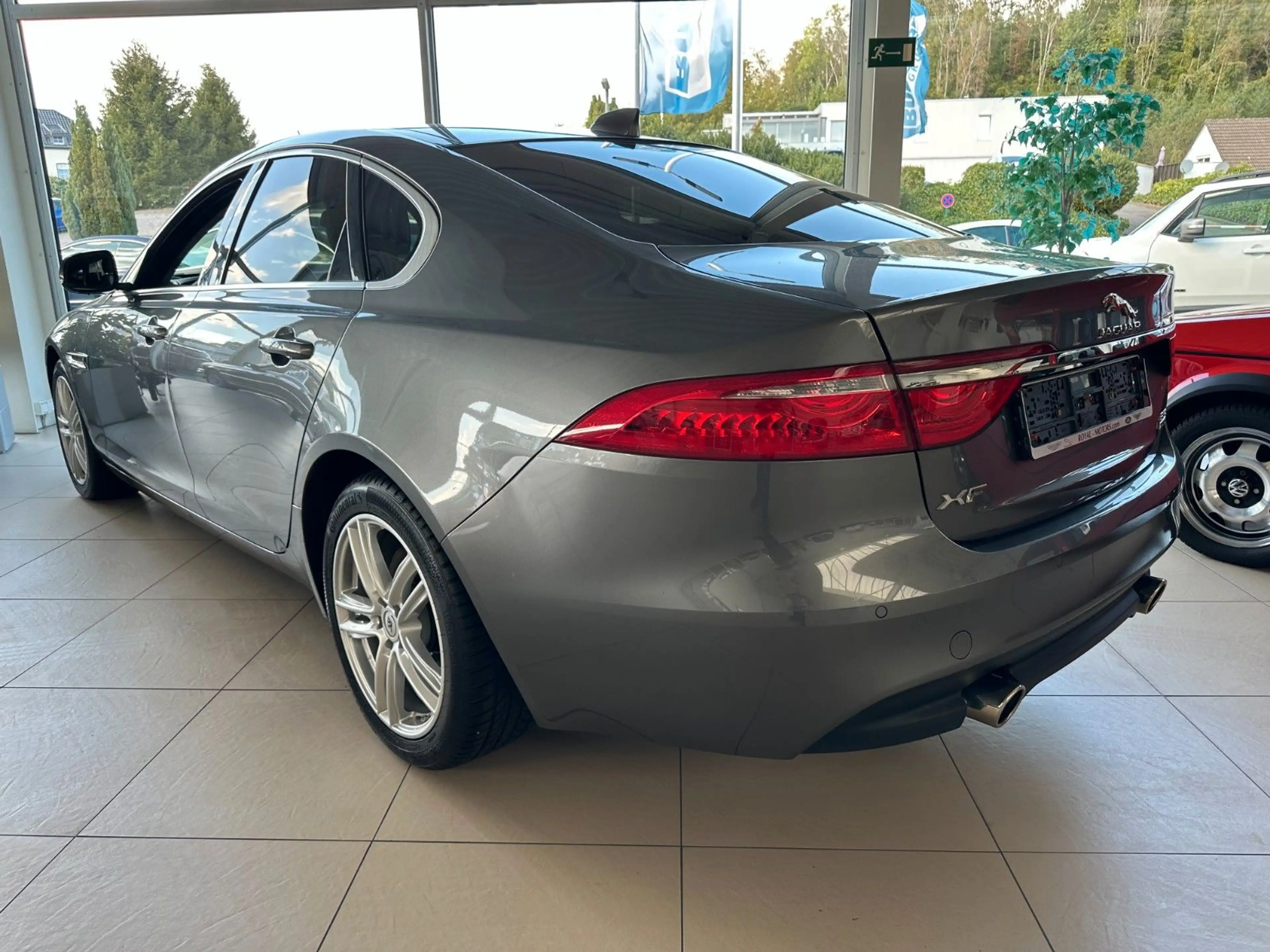 Jaguar XF Prestige AWD — photo 3