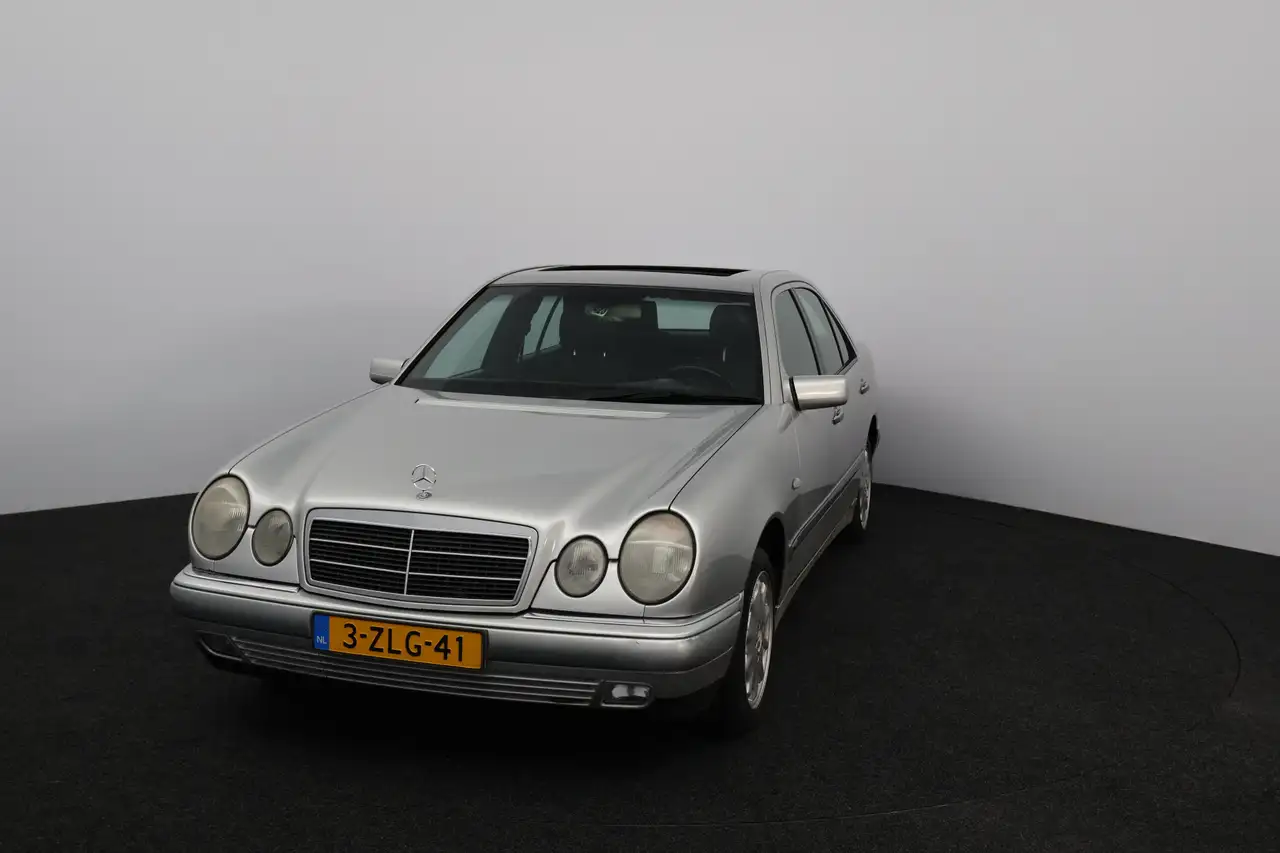 Mercedes-Benz E 280 Classic/ 6-Cilinder!/ Automaat/ Schuif-Kantel Dak!, foto 8