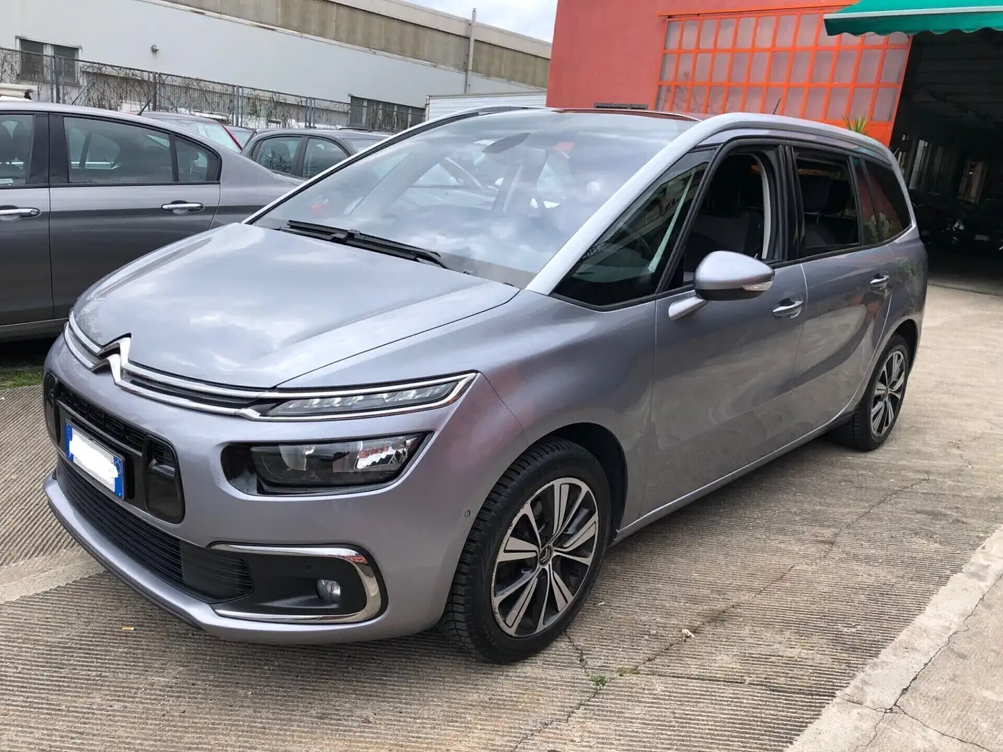 Citroen Grand C4 Picasso BlueHDi 120 S&S Shine Grijs - 2