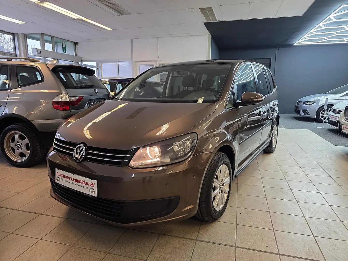 Volkswagen Touran Trendline 1,6 TDI DPF Braun - 1