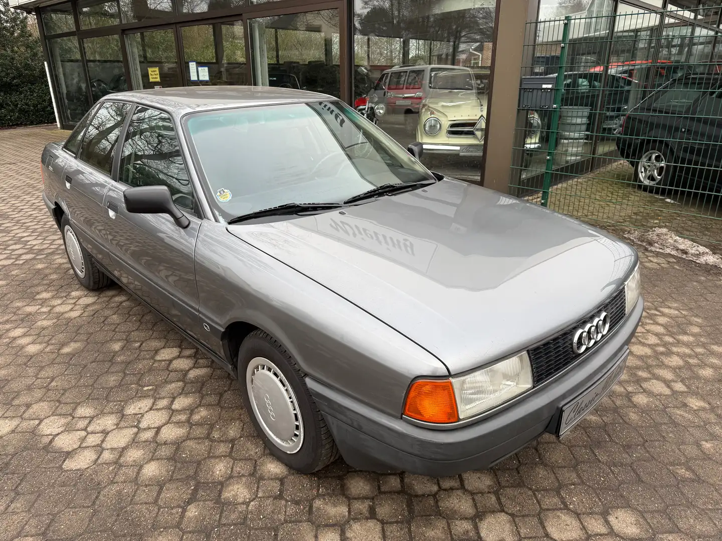 Audi 80 1.6 B3 *HU/H-Kennzeichen neu*1.Hand*Scheckheft* Grau - 1