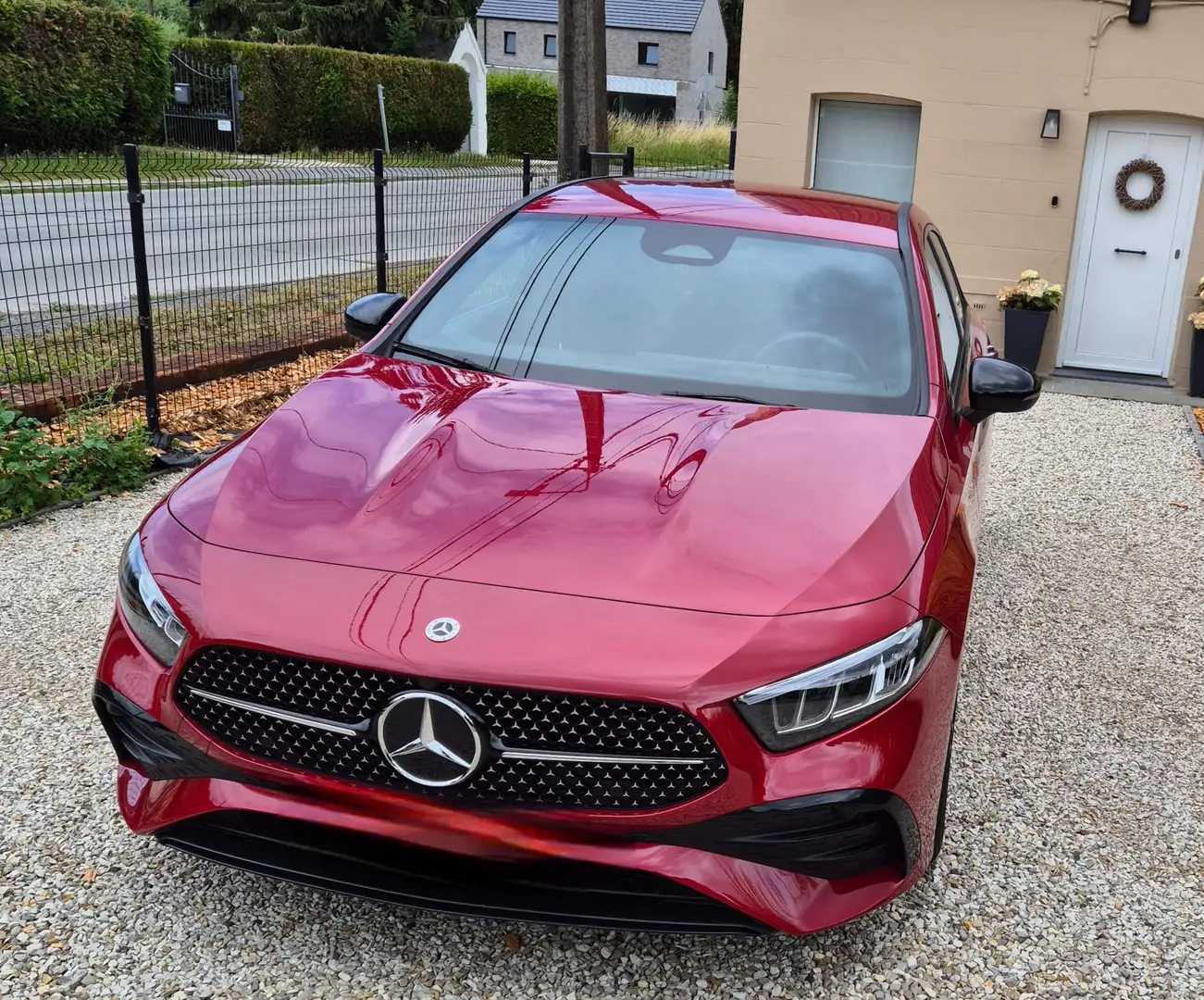 Mercedes-Benz A 180 Classe A 180 7G-DCT AMG Line Rouge - 1