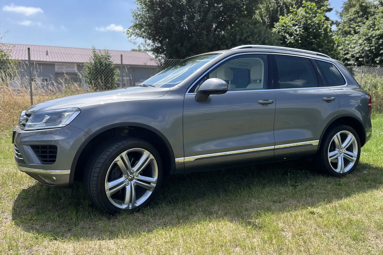 Volkswagen Touareg 4.2 TDI V8 - 1. Hd - AHK - StdHzg - Scheckheft - 2