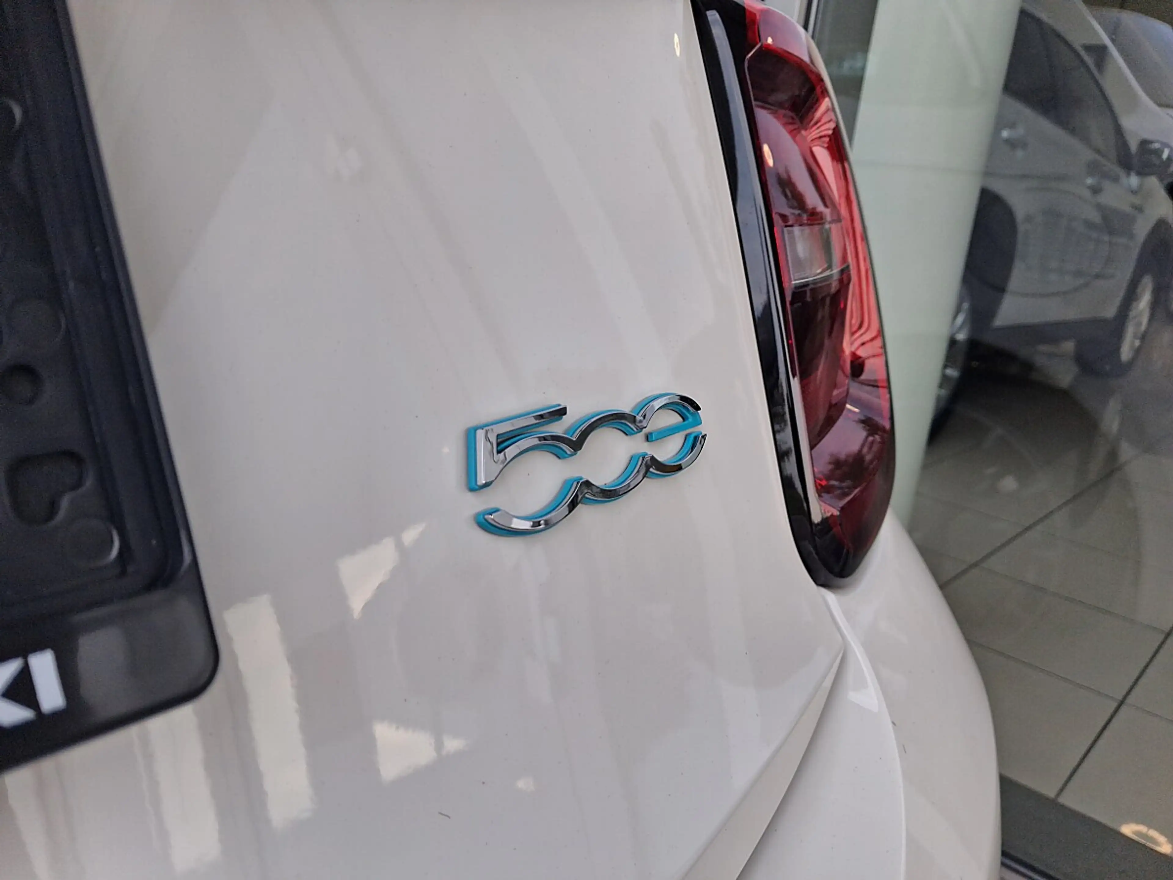 Fiat 500e La Prima — photo 6