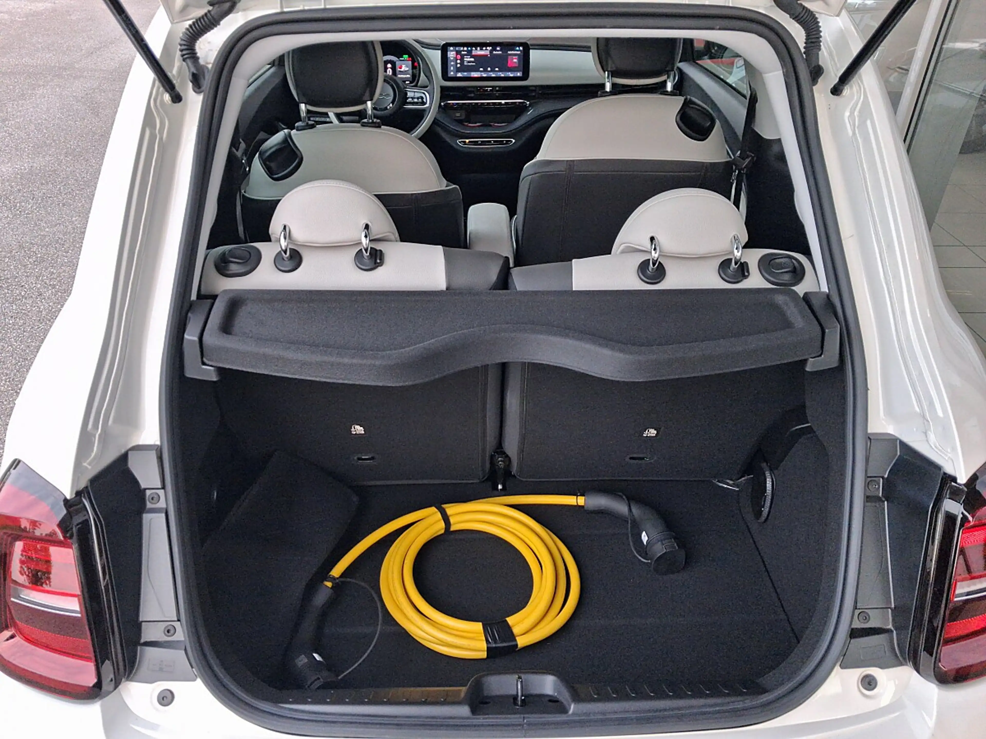 Fiat 500e La Prima — photo 8