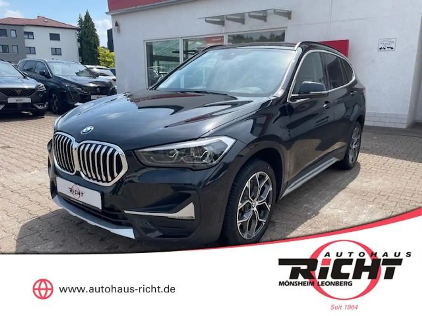 BMW X1 xDrive20d X-Line AHK Navi LED Assist SHZ Schwarz - 1