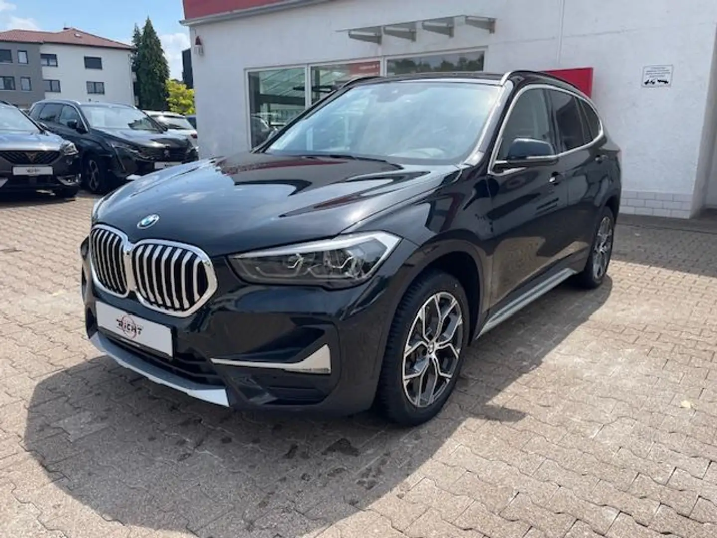 BMW X1 xDrive20d X-Line AHK Navi LED Assist SHZ Schwarz - 2