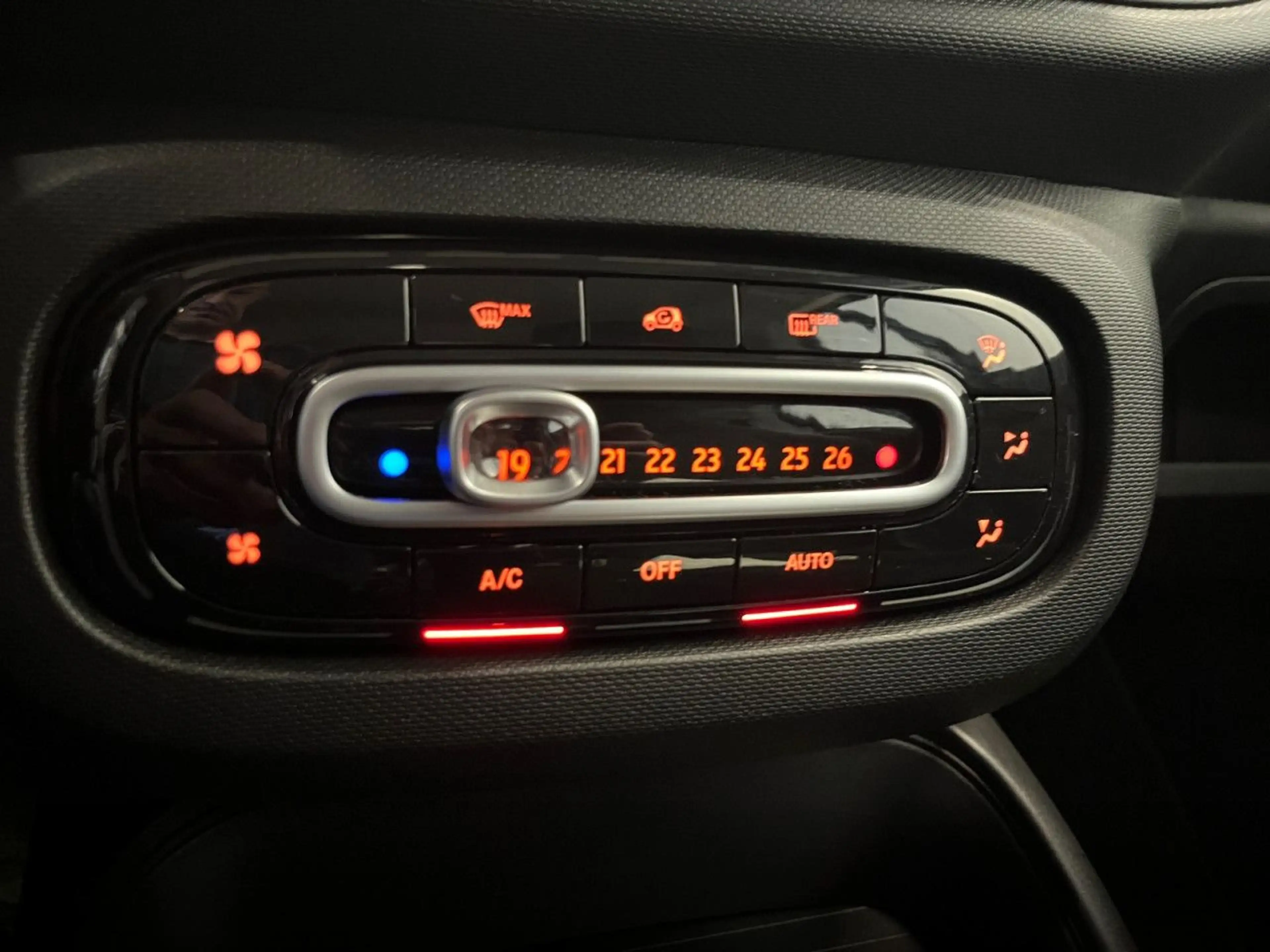 smart forTwo coupé 60kWed cool&Audio Dig Radio Tempom — photo 12