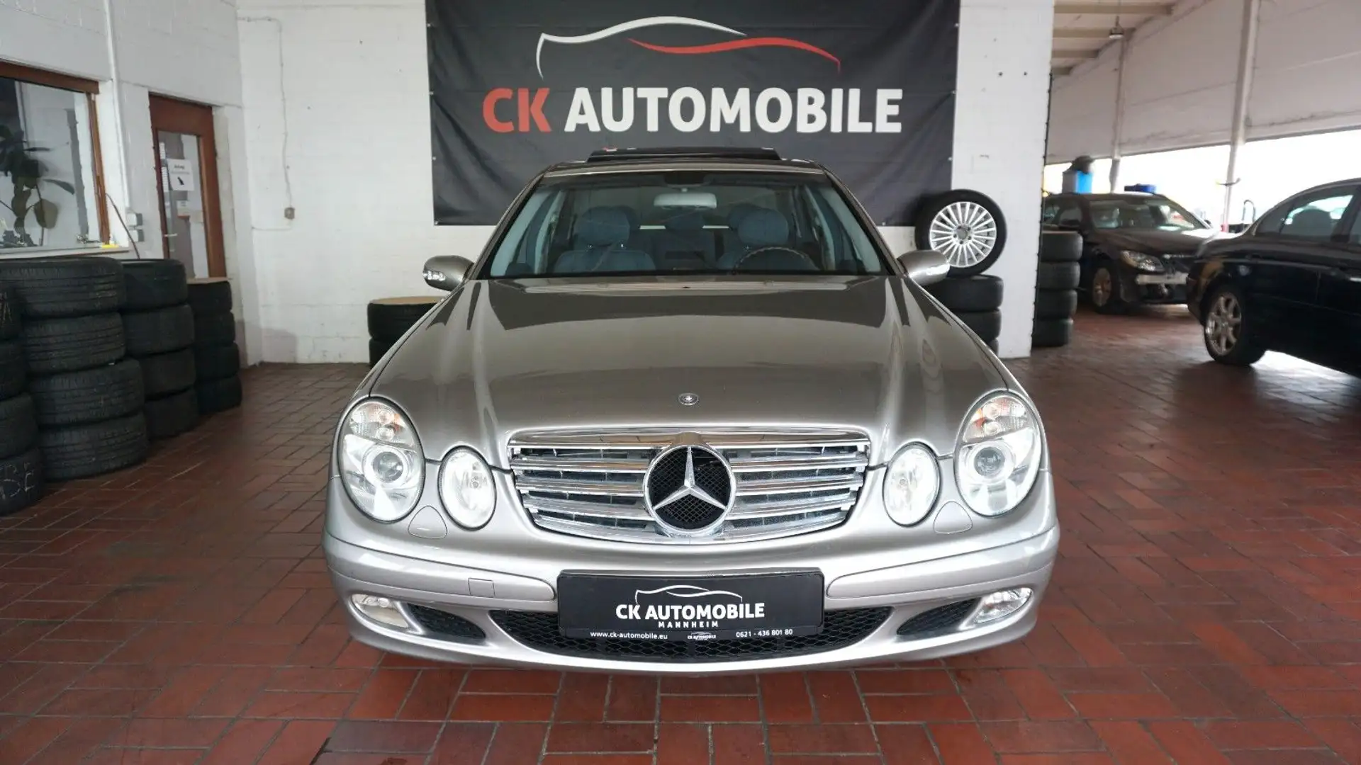 Mercedes-Benz E 240 Lim.*KLIMA*PDC*GSD*BI-XENON*AUTOMATIK *AHK Szary - 1