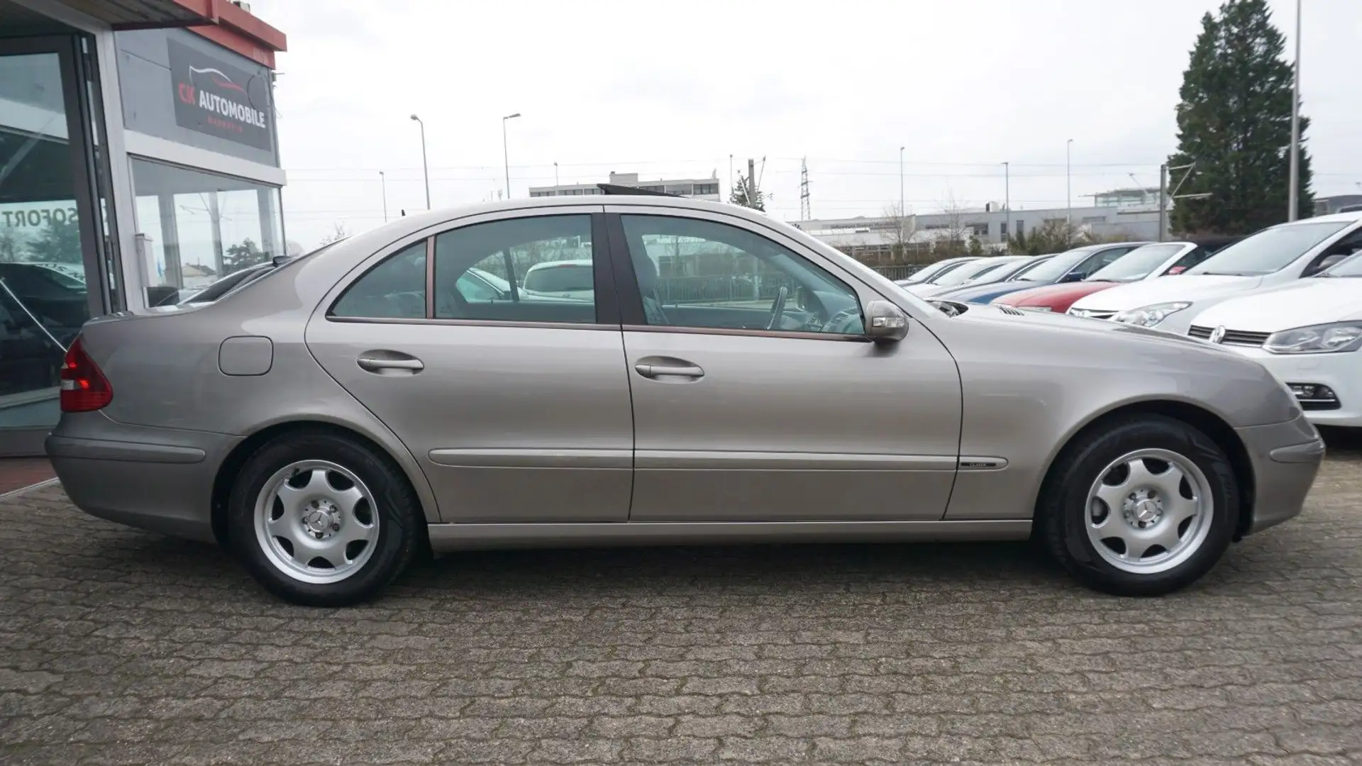 Mercedes-Benz E 240 Lim.*KLIMA*PDC*GSD*BI-XENON*AUTOMATIK *AHK Szary - 2