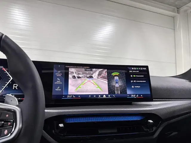 BMW 3 Series view 14