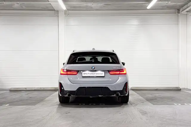 BMW 3 Series view 8