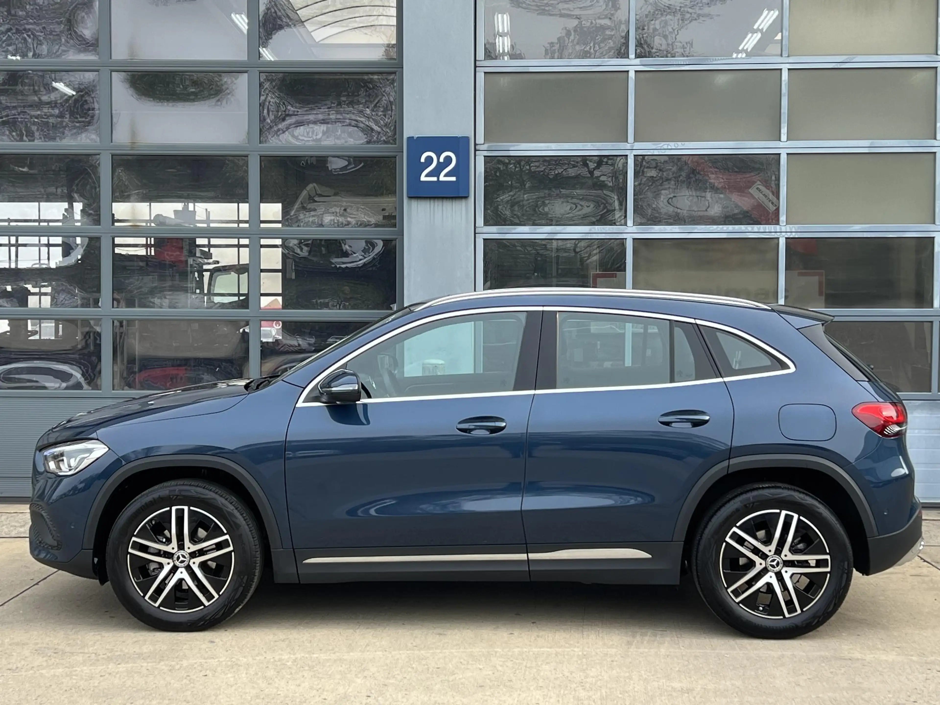 Mercedes-Benz GLA 180 progressive met panodak — photo 3