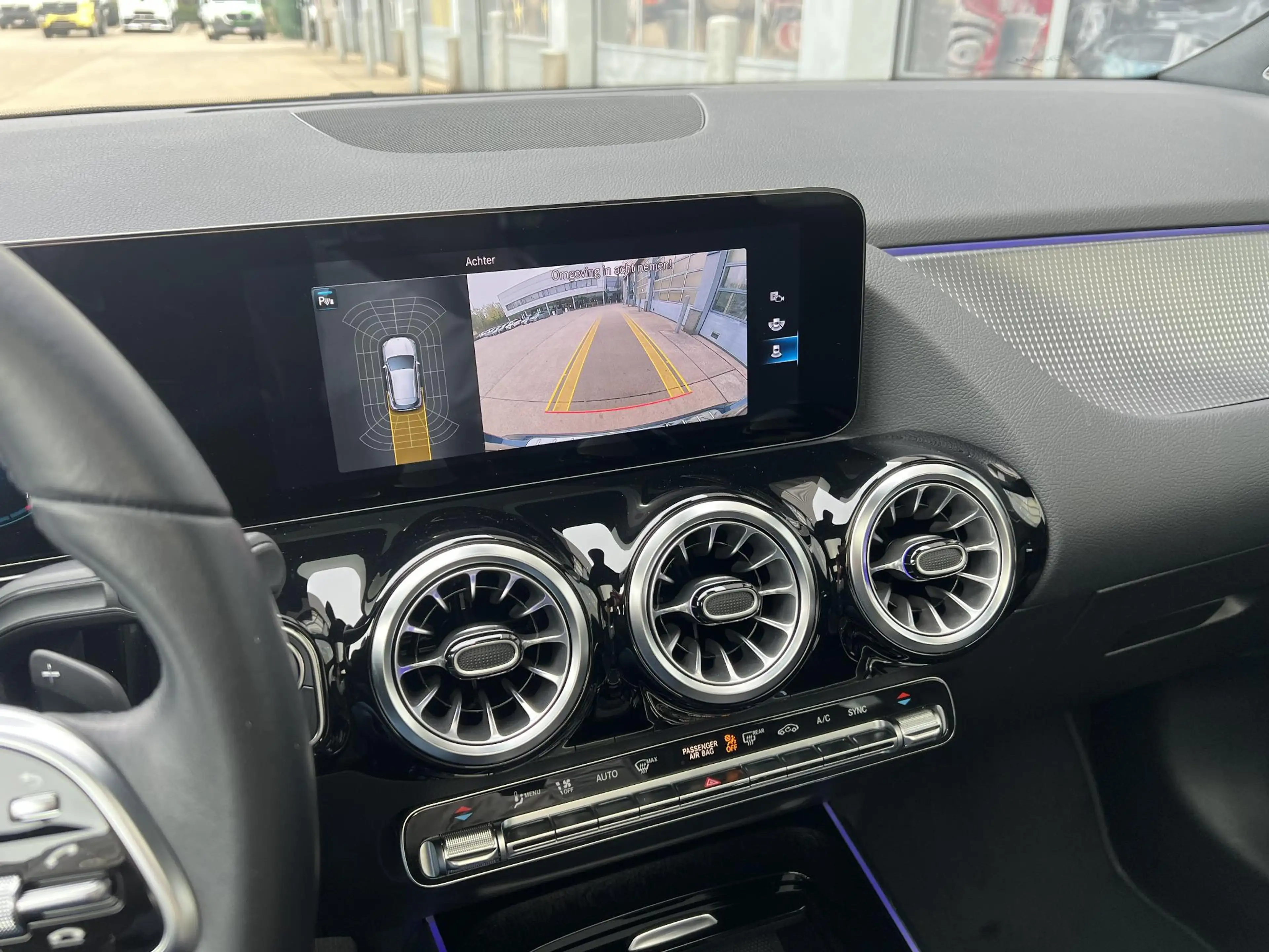 Mercedes-Benz GLA 180 progressive met panodak — photo 13
