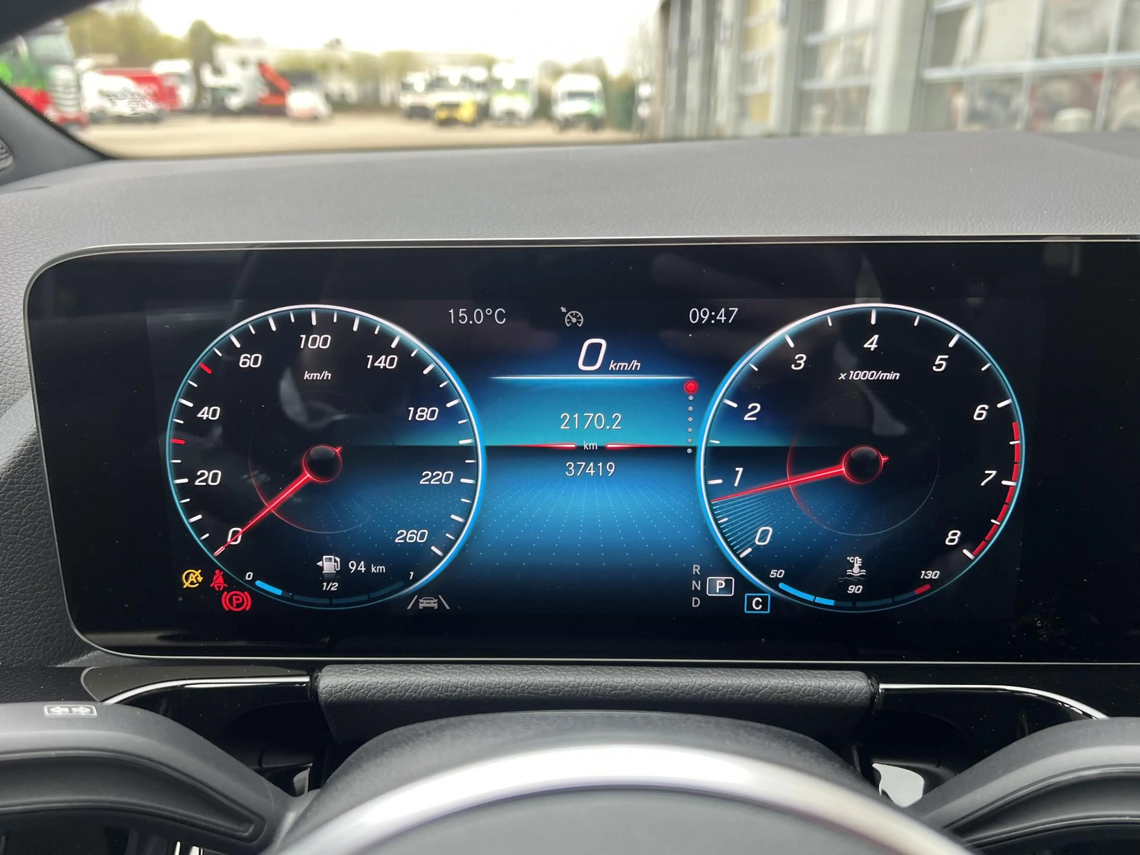 Mercedes-Benz GLA 180 progressive met panodak — photo 12