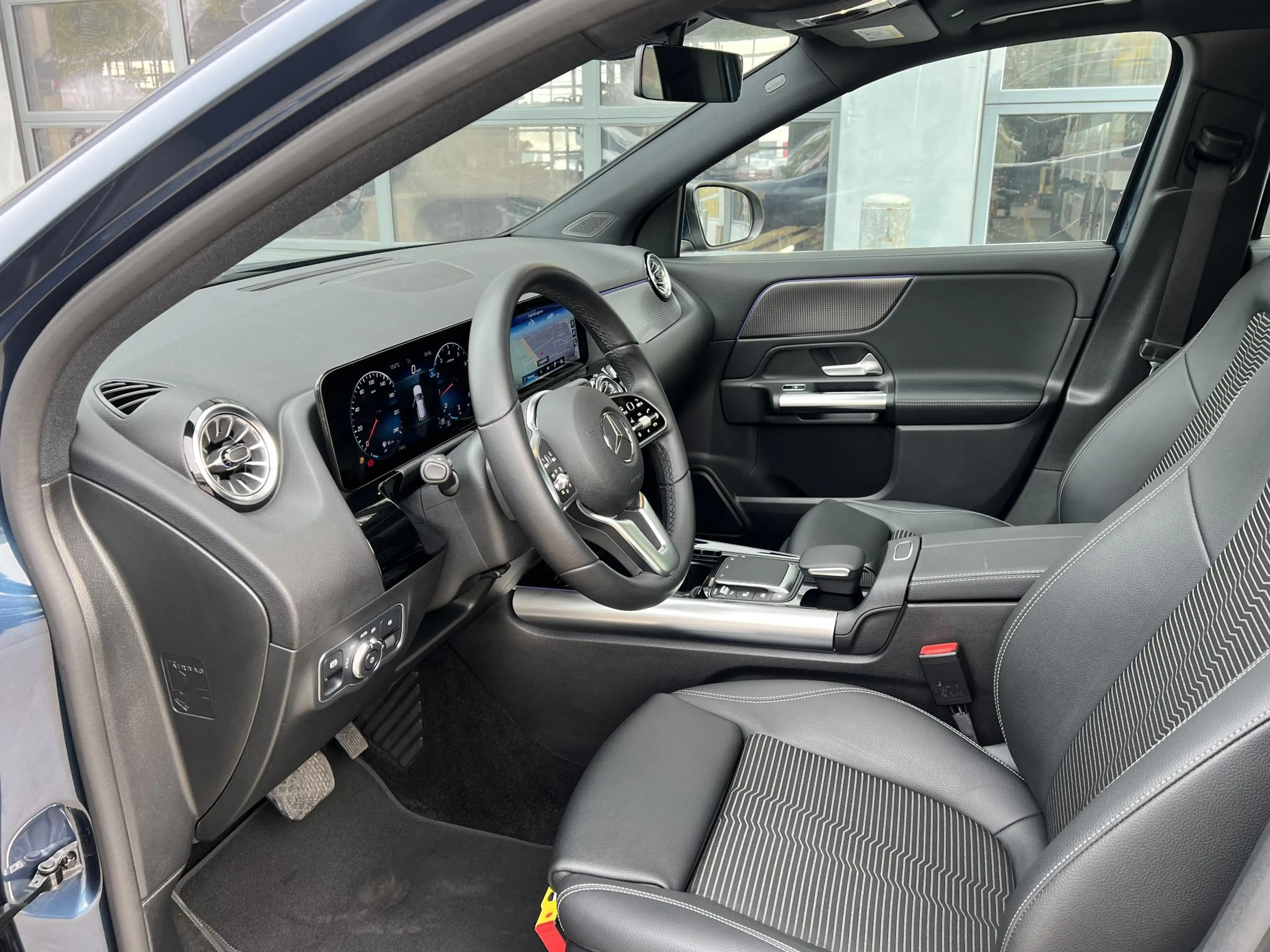 Mercedes-Benz GLA 180 progressive met panodak — photo 8