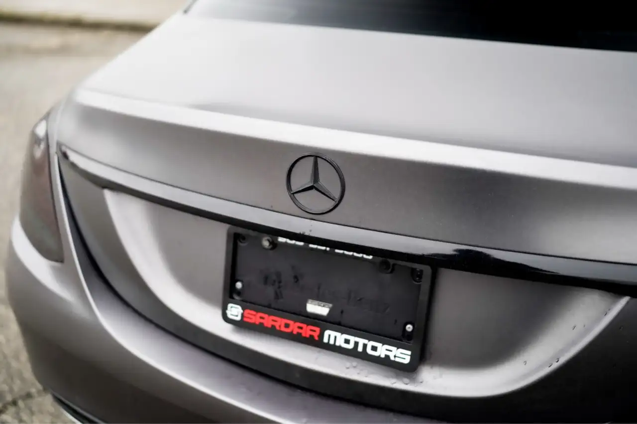 Mercedes-Benz C-Class снимка Mercedes-Benz C-Class