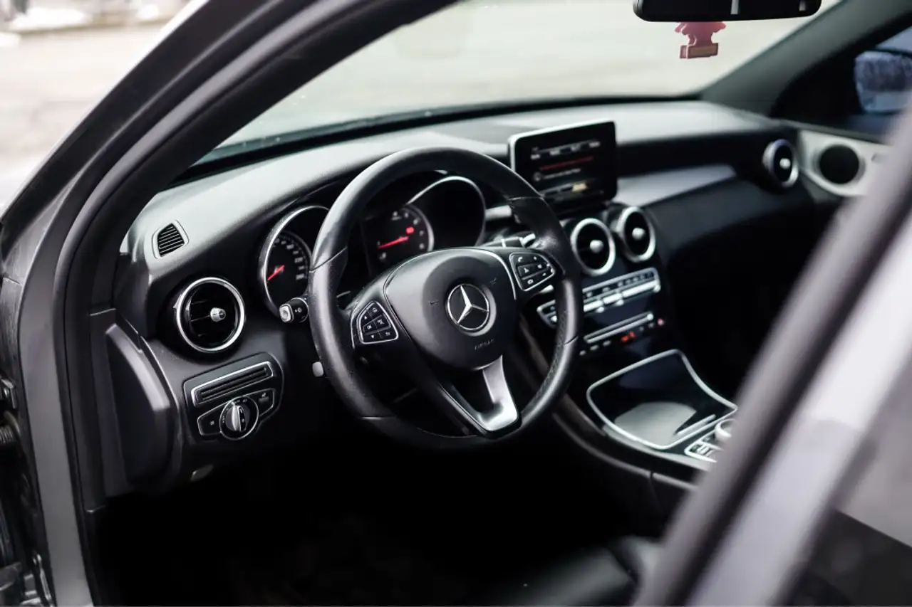 Mercedes-Benz C-Class снимка Mercedes-Benz C-Class