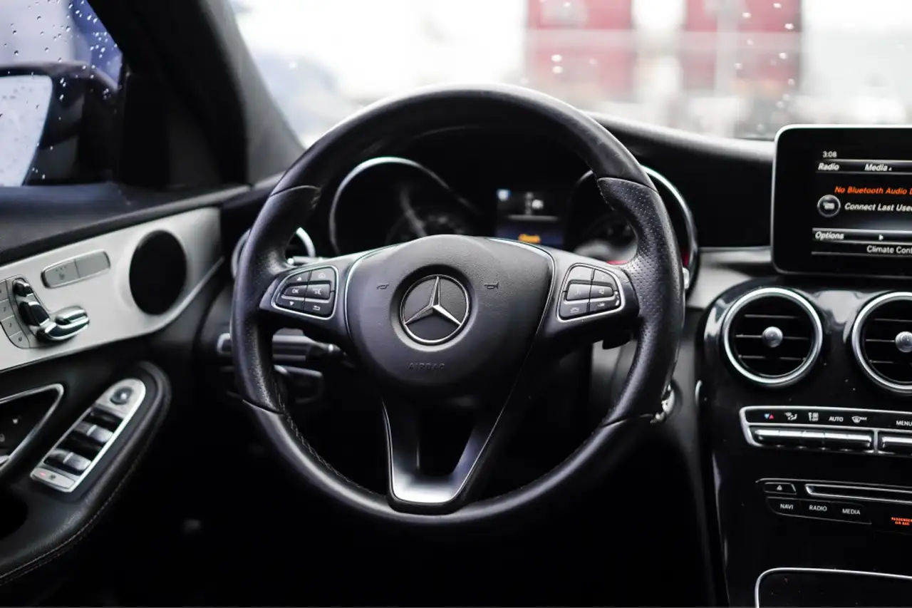 Mercedes-Benz C-Class снимка Mercedes-Benz C-Class