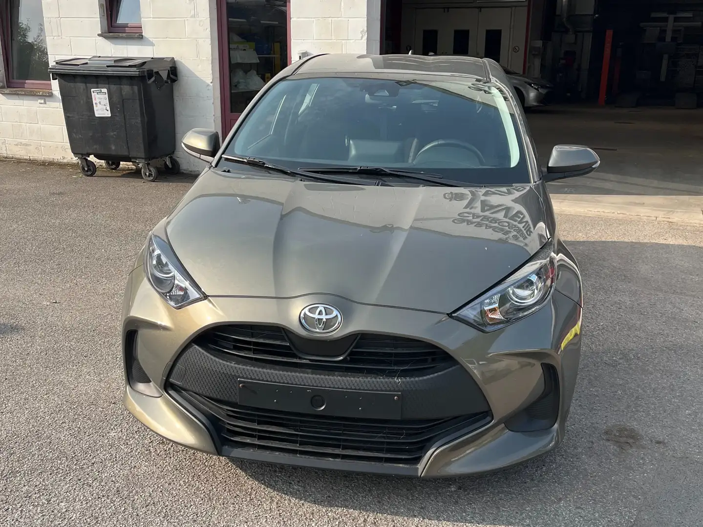 Toyota Yaris Yaris 1.5i Dual VVT-iE Dynamic Grijs - 1