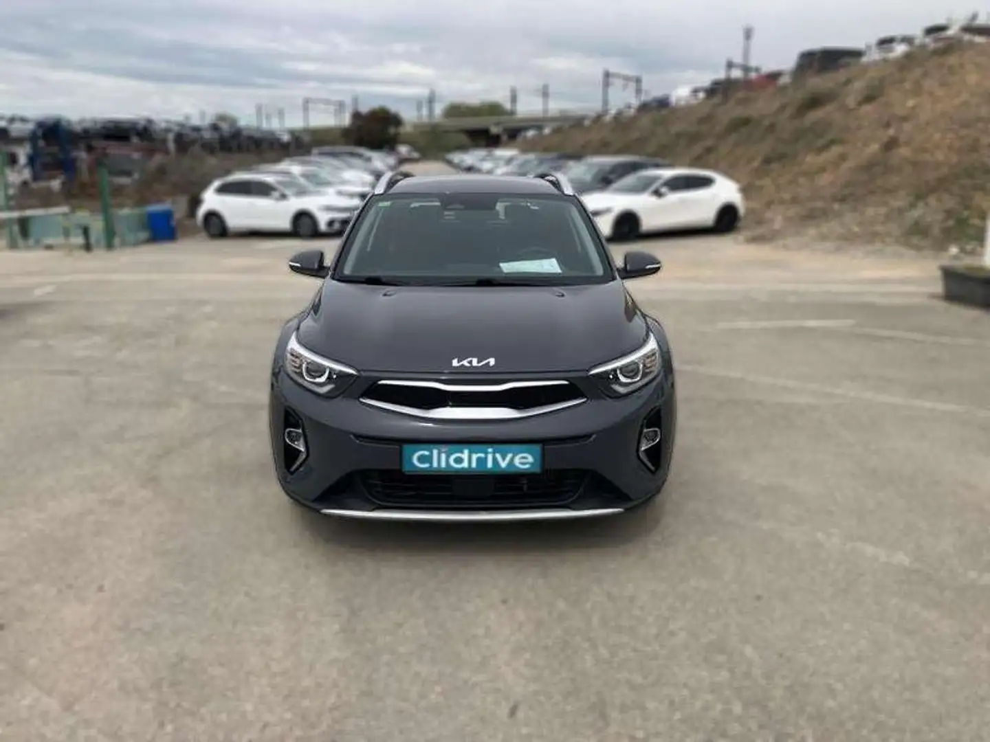 Kia Stonic 1.0 TGDI MHEV IMT DRIVE Gris - 2
