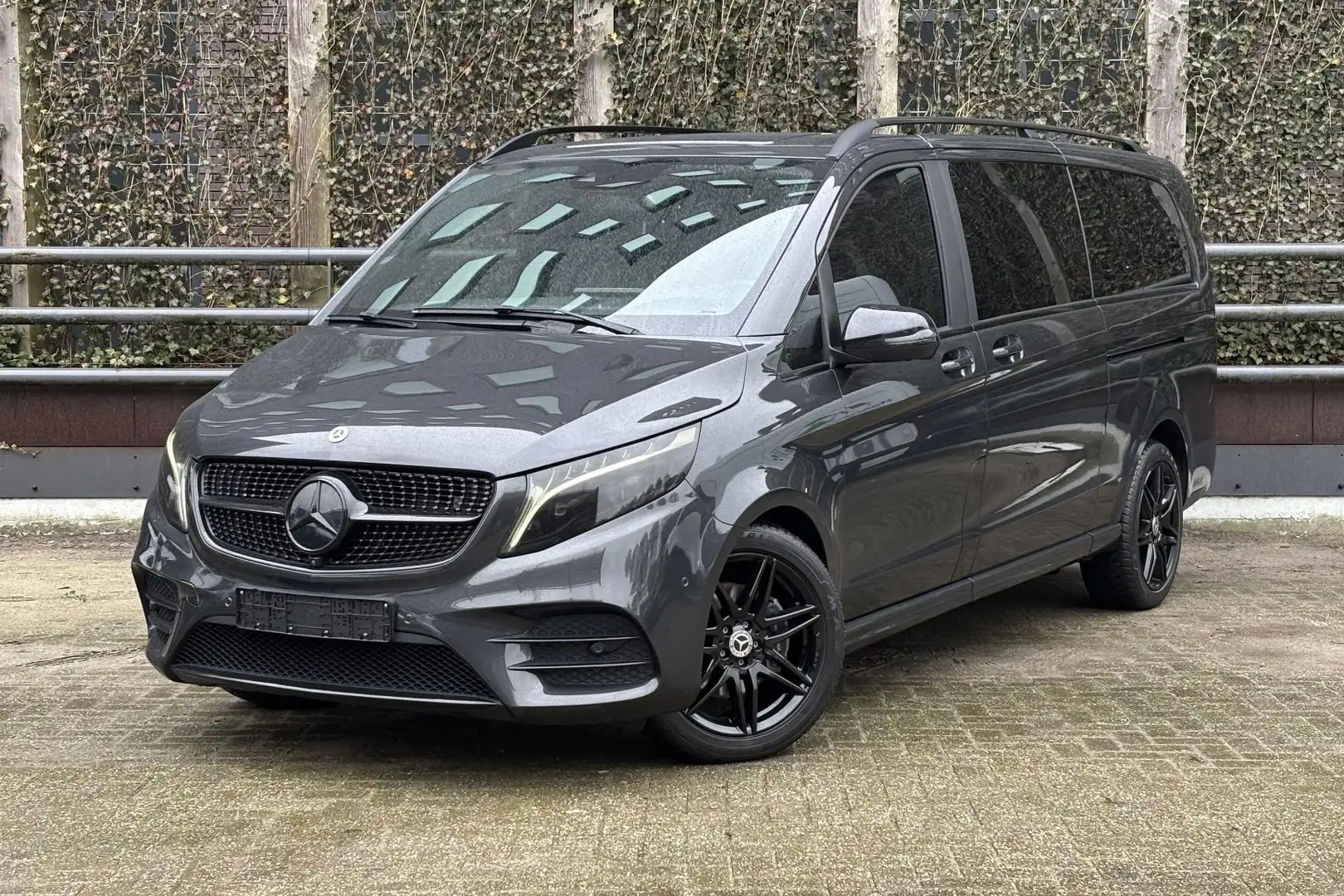 Mercedes-Benz V 300 V 300d L3 Automaat Avantgarde Edition | AMG Line | Grijs - 2