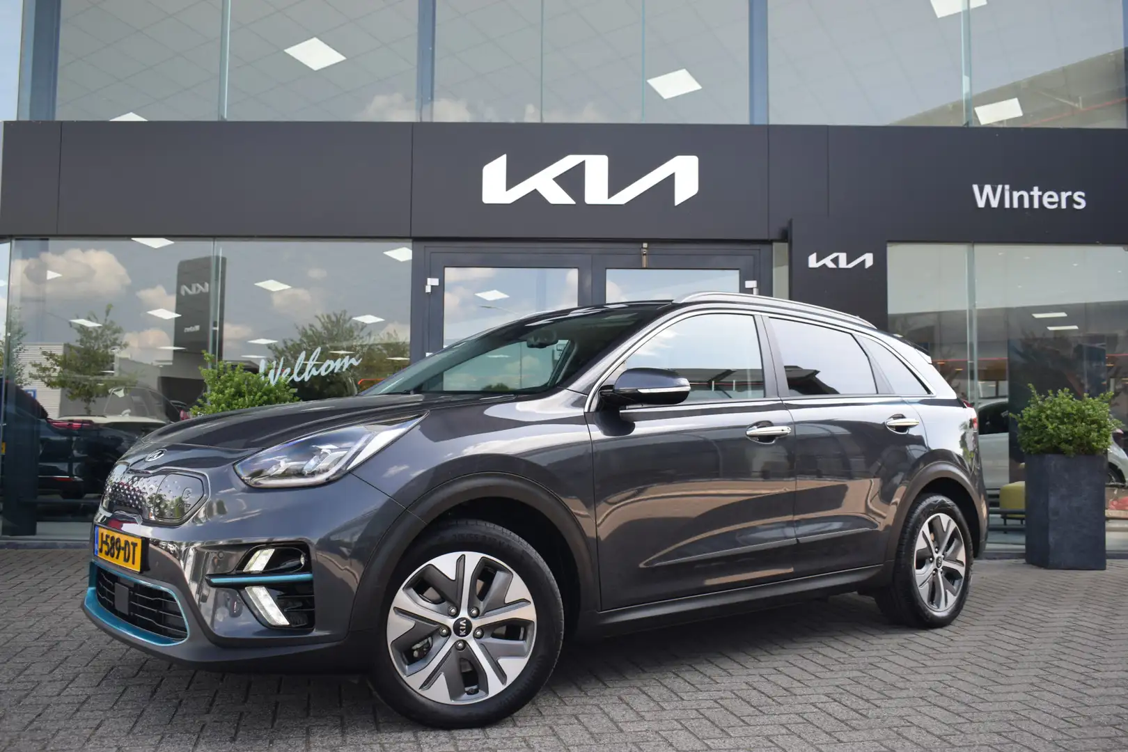 Kia e-Niro ExecutiveLine 64 kWh 3-Fase | Cruise Control Adapt Grijs - 1