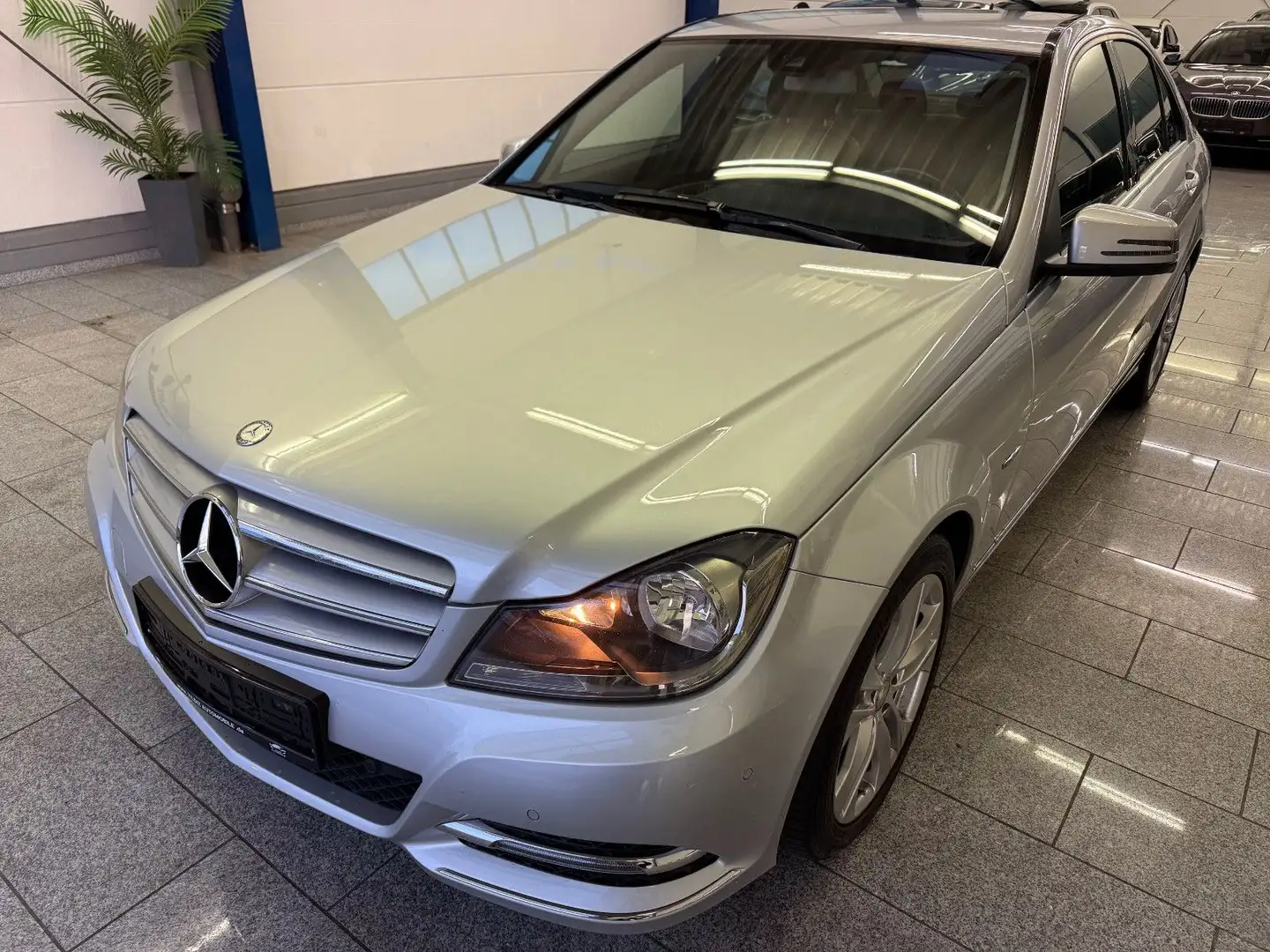 Mercedes-Benz C 180 *AUTOM*AVANTG*NAVI*TEMP*PTS*SHZ*LEDER*USB Silber - 2