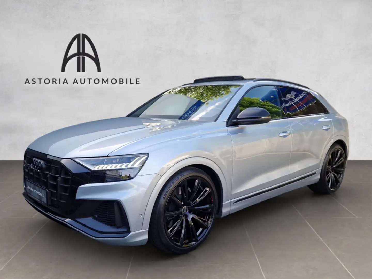 Audi SQ8 Sitzbelüftung Matrix HuD ACC Massage AHK Stříbrná - 1
