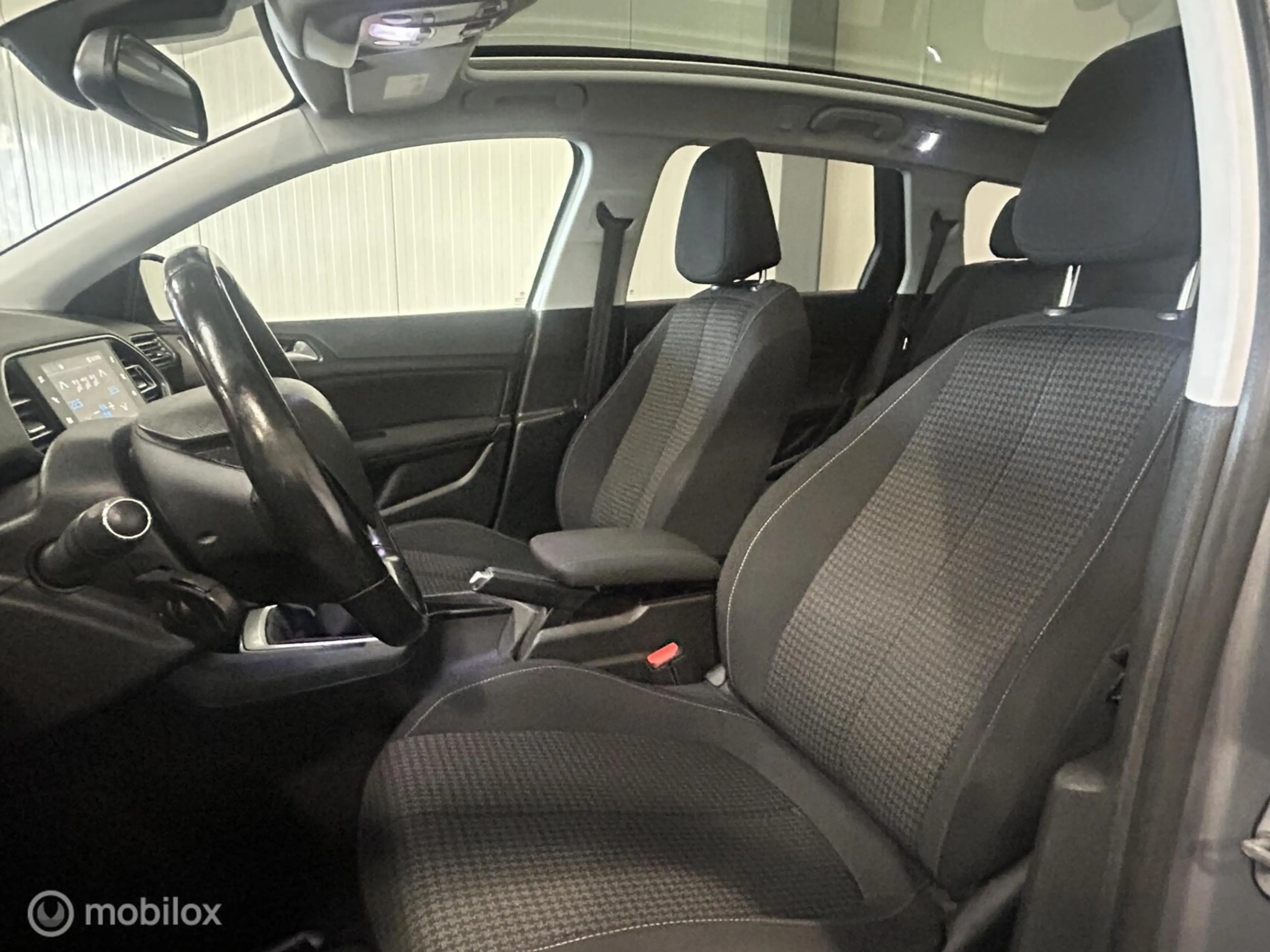 Peugeot 308 SW 1.6 BlueHDI Blue Lease Executive — photo 7