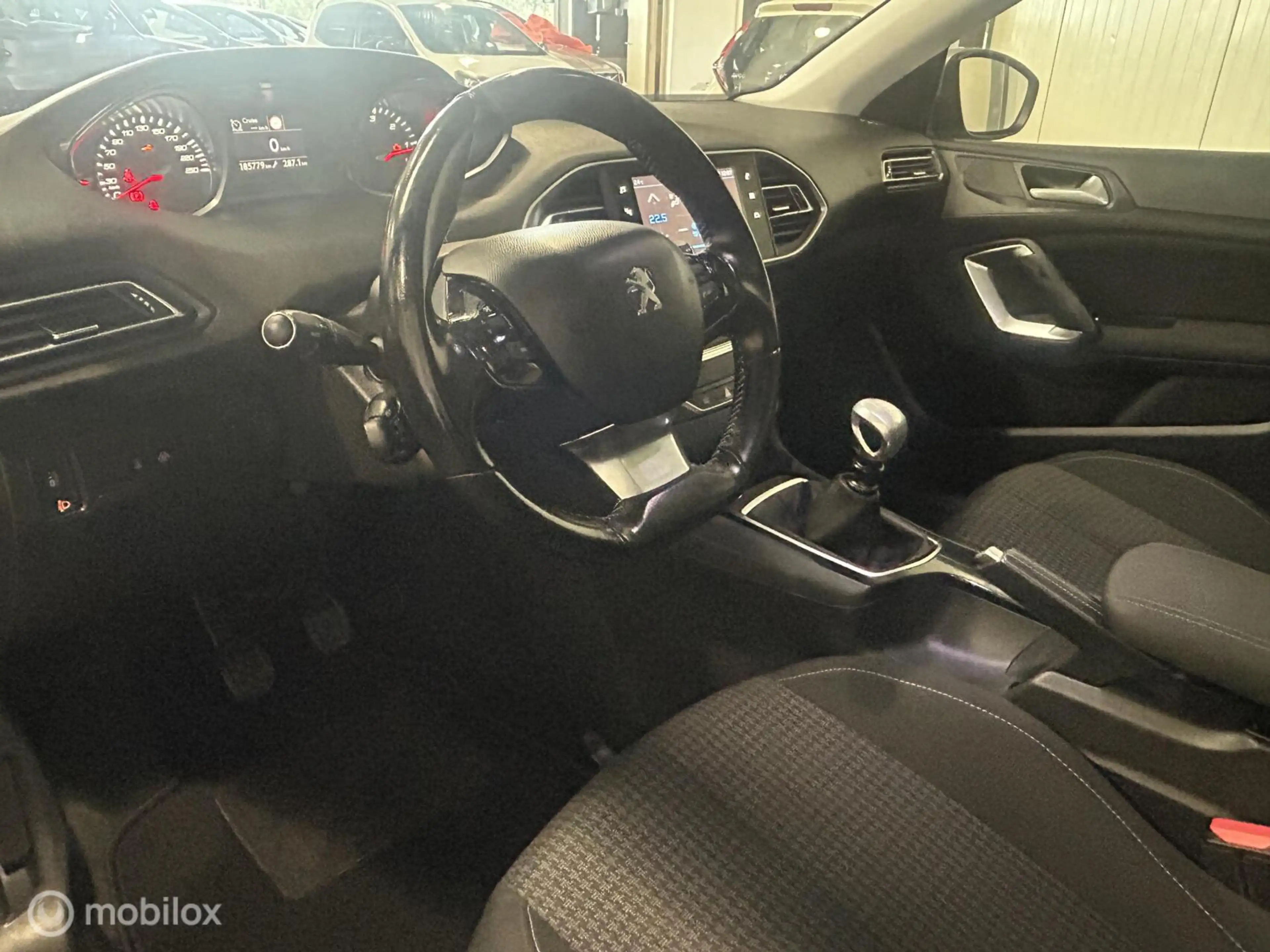 Peugeot 308 SW 1.6 BlueHDI Blue Lease Executive — photo 12