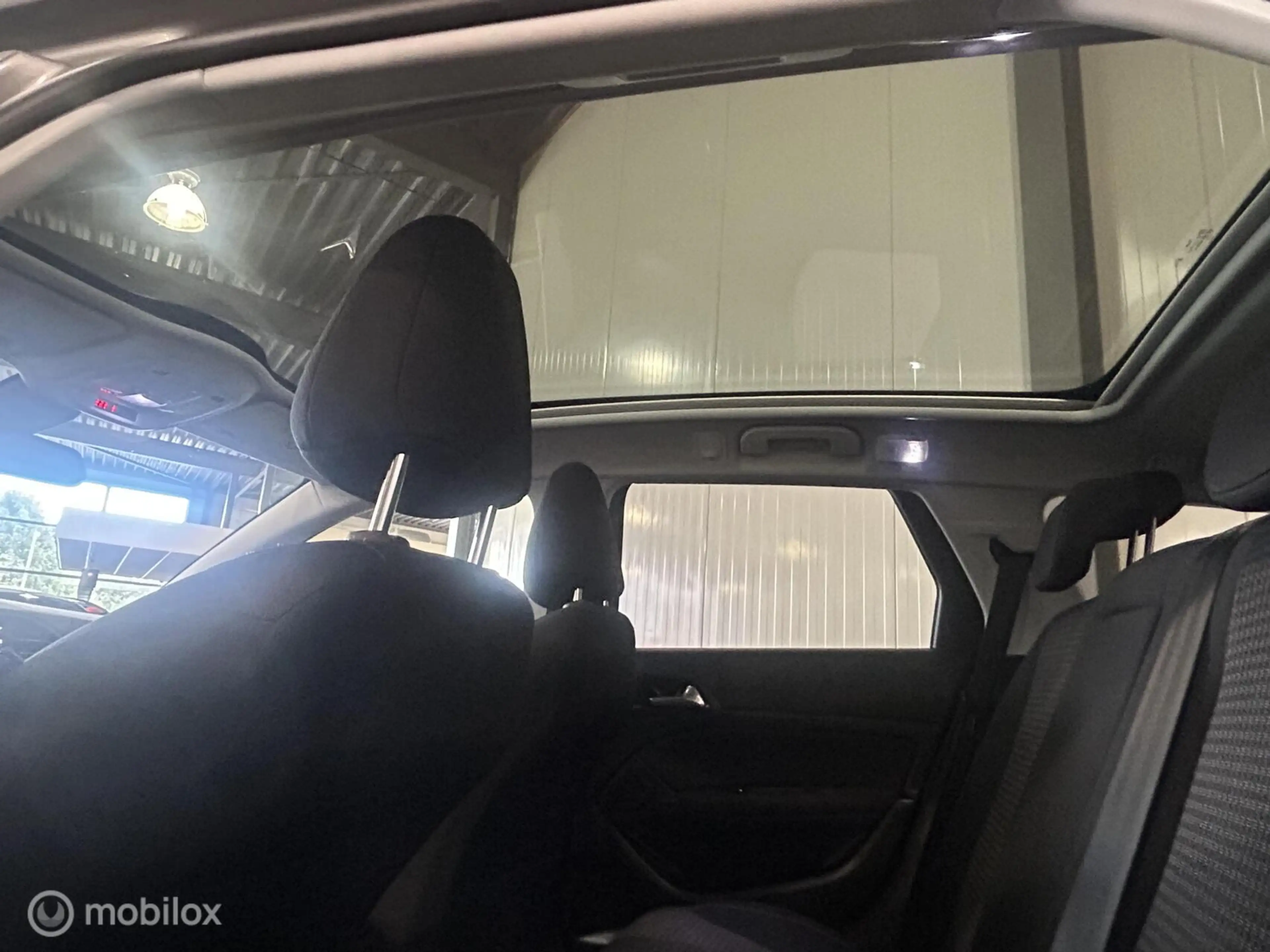 Peugeot 308 SW 1.6 BlueHDI Blue Lease Executive — photo 8