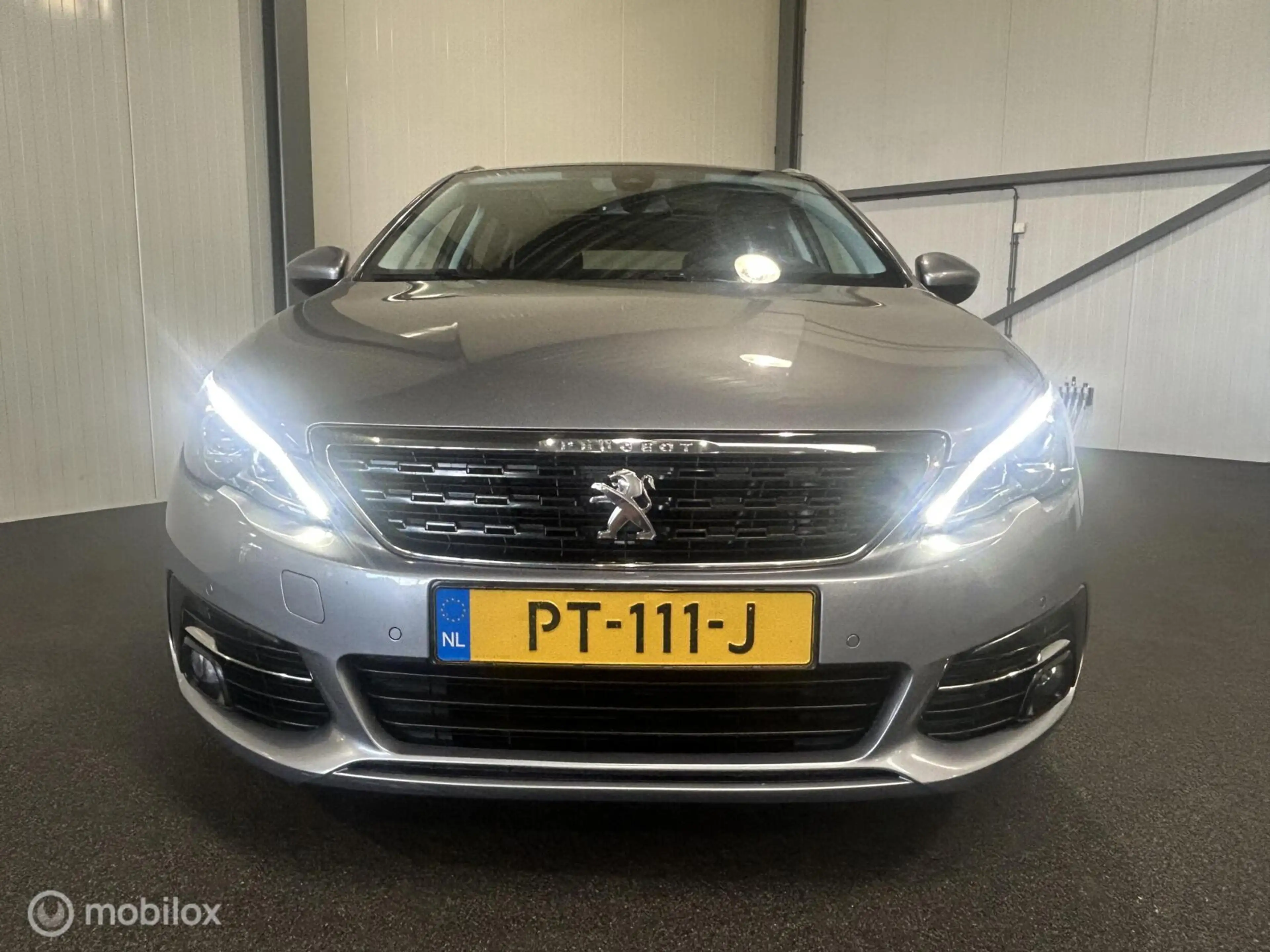 Peugeot 308 SW 1.6 BlueHDI Blue Lease Executive — photo 3