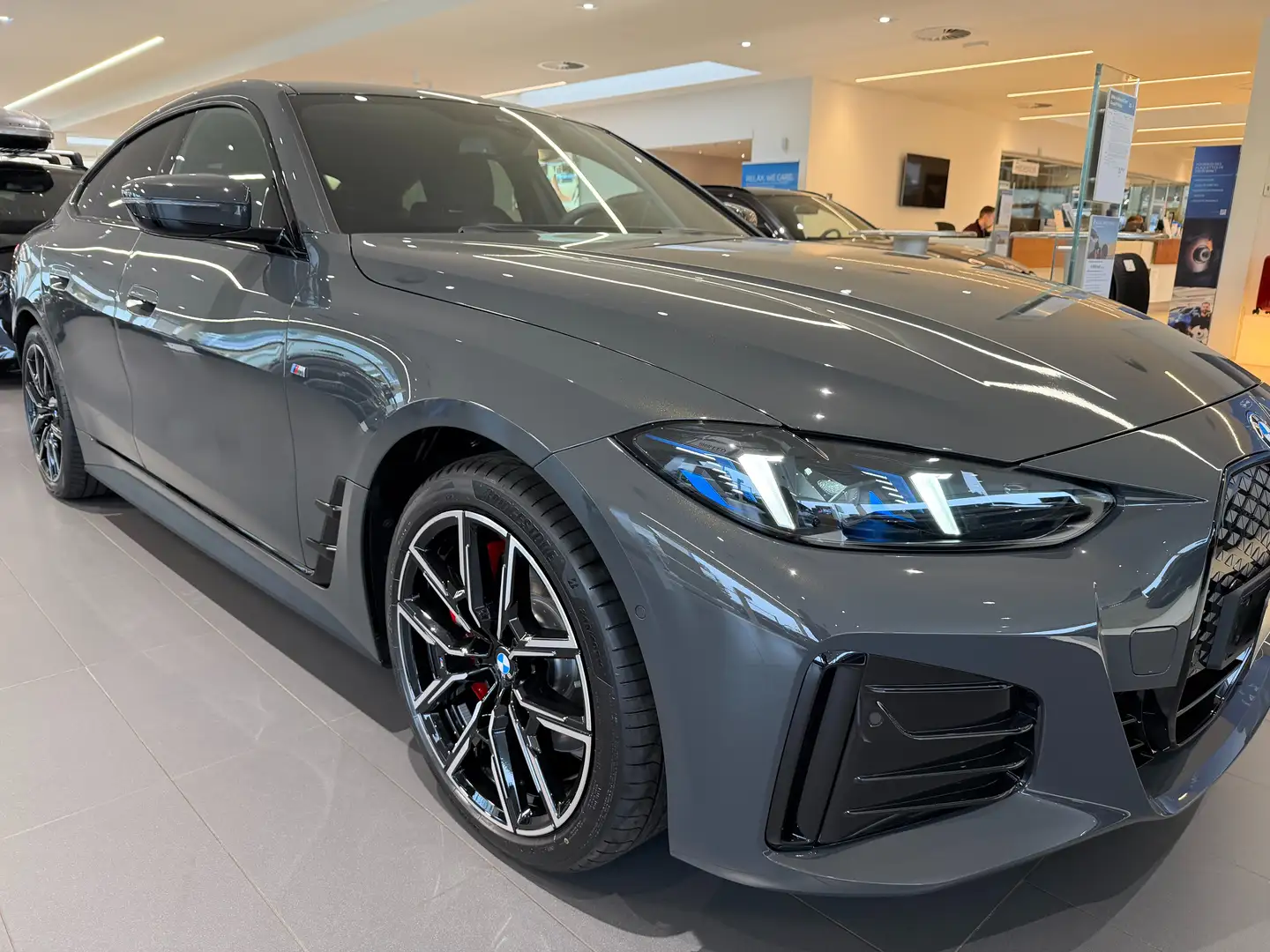 BMW i4 Gran Coupe 70.3 kWh eDrive35 Grijs - 2