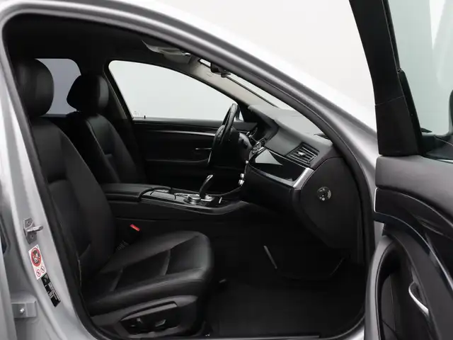 BMW 5 Series view 24