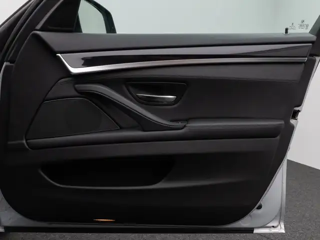 BMW 5 Series view 29