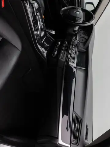 BMW 5 Series view 23