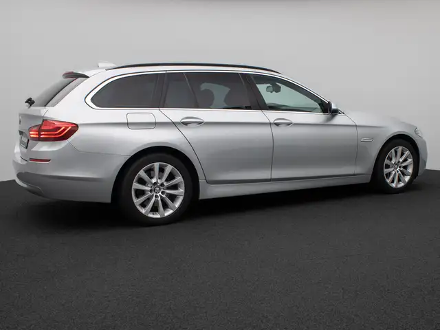 BMW 5 Series view 6