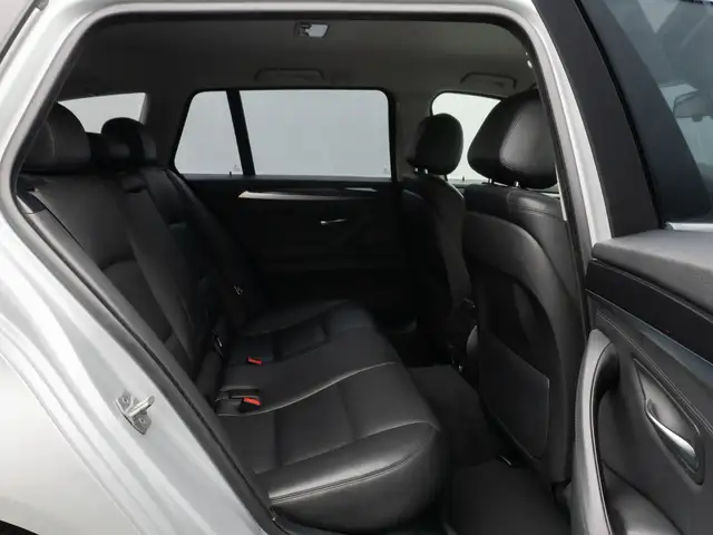 BMW 5 Series view 26