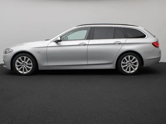 BMW 5 Series view 11