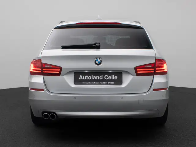 BMW 5 Series view 8