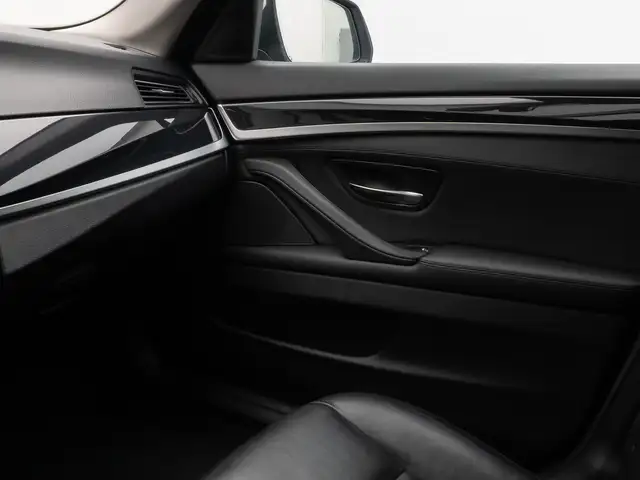 BMW 5 Series view 30